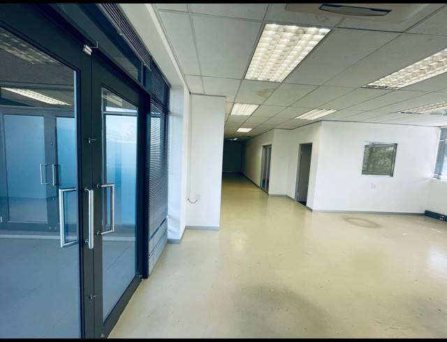 133M² OFFICE TO LET IN FOURWAYS